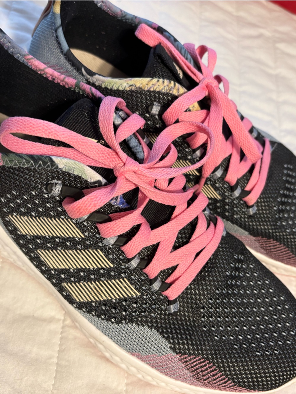 ADIDAS running shoes women’s 9.5 Runs Big Fits Like A 10.5‎ EUC